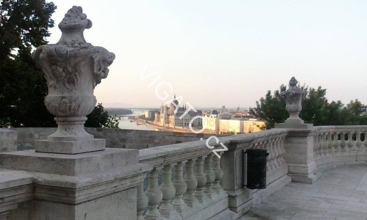 Pohled na Budapešť z hradu Buda…