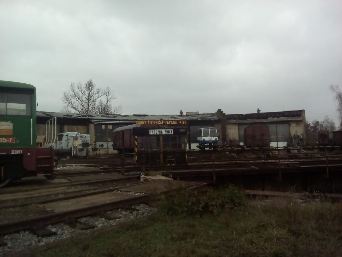 Zdice, železnice, vlaky, vagony, komíny 🚂🏭