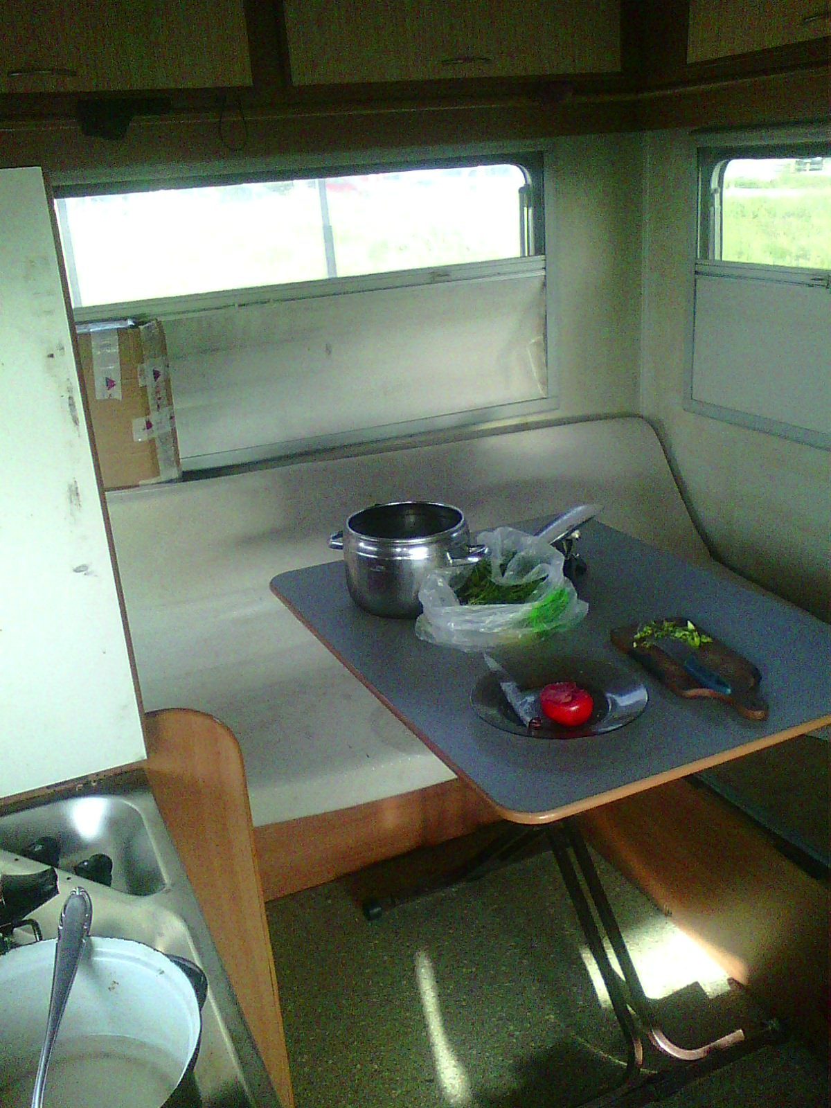 Vaření v obytném voze staršího data výroby… na dotovaný plyn z Ruska