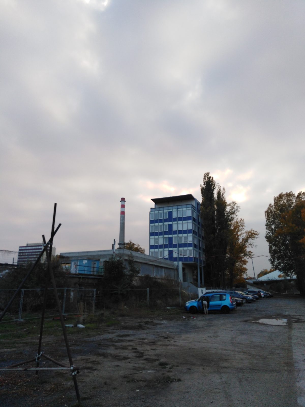Praha Holešovice, předtím a teď… – Developeři a moderní stavby o ničem 🏢