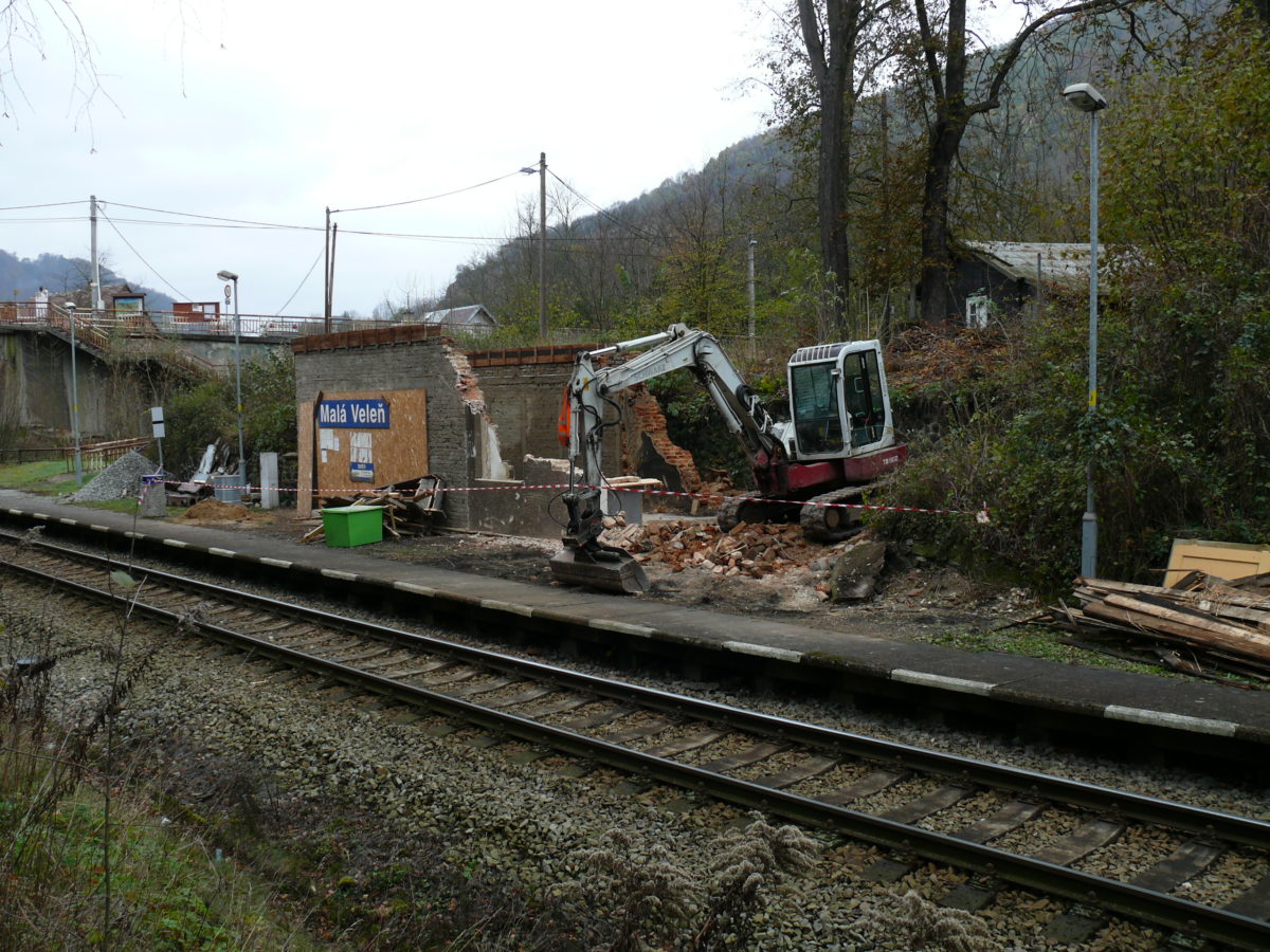 Malá Veleň, trestní oznámení na SŽDC