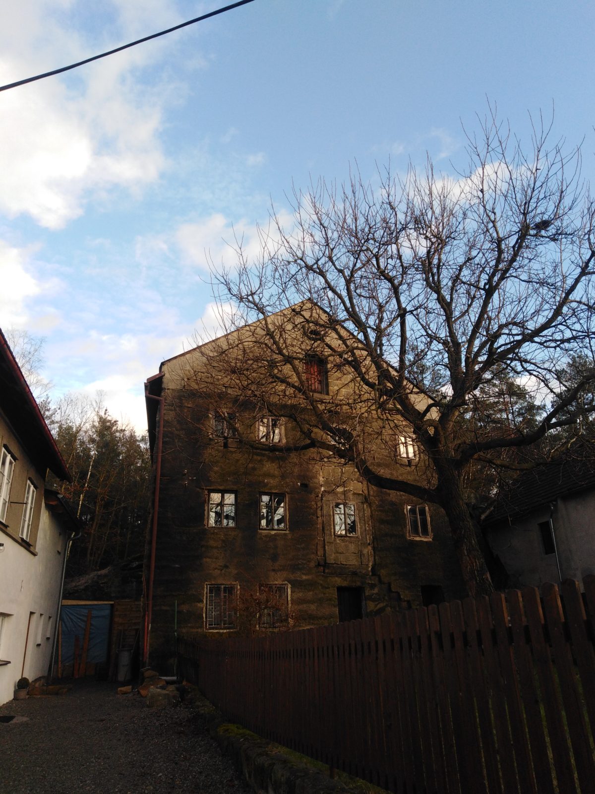 Dům ze skály, Sosnová – Česká Lípa…