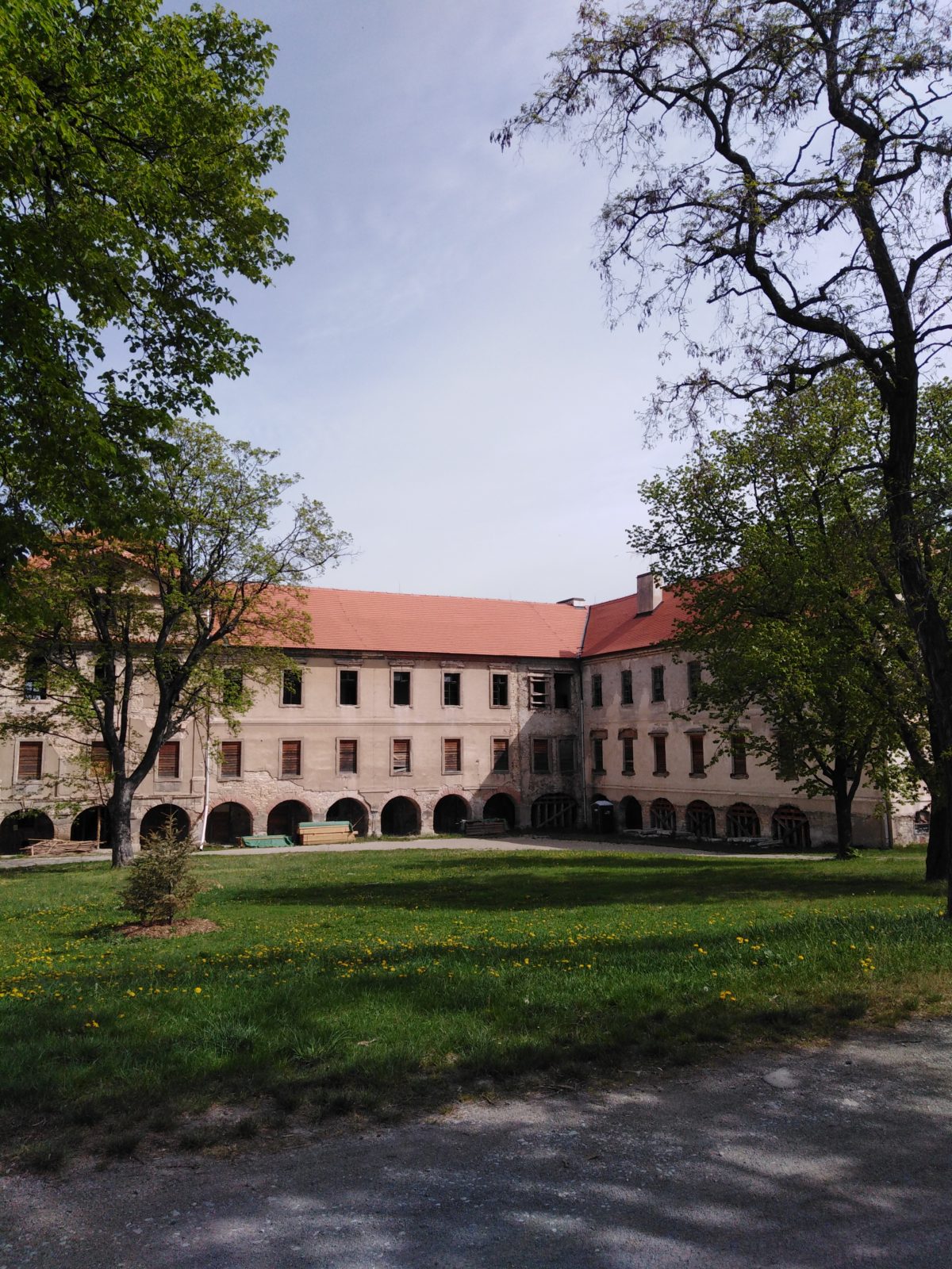 Buštěhrad, sýpka a okolí zámku…