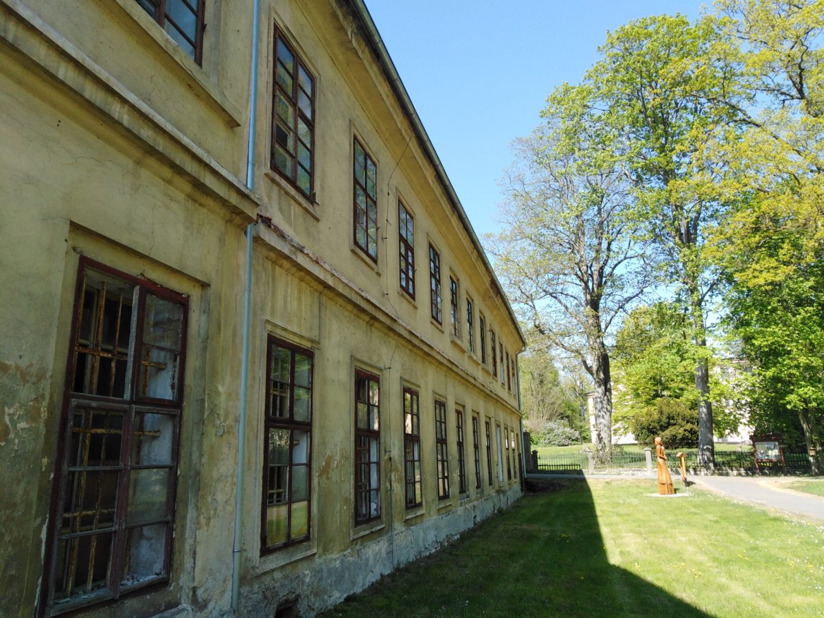 Zámek a podzámčí…