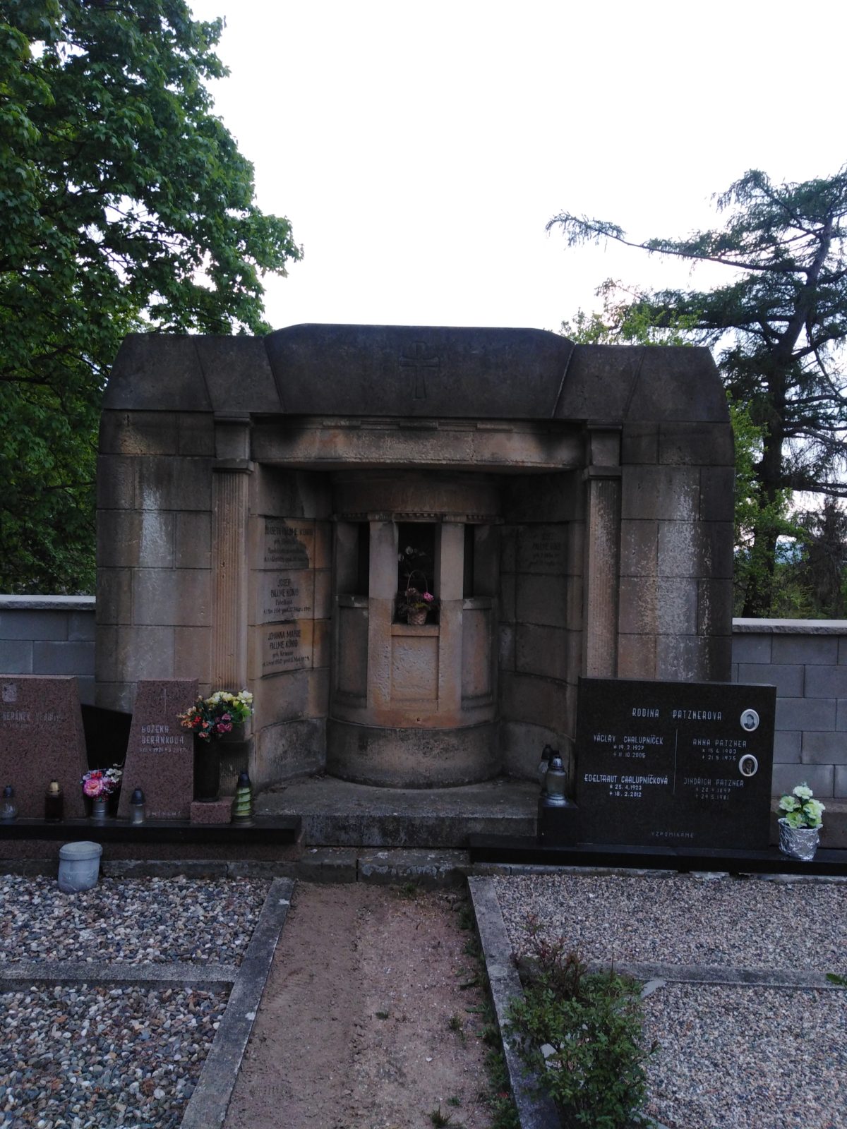 Hrobky Kamenický Šenov…