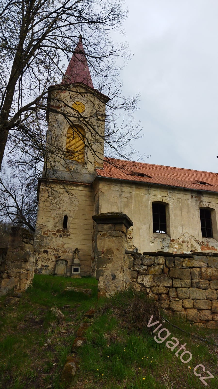 Dřewtschitz (Dřevčice) im Kokořínsko – Kirche, Gehöfte, Friedhof und alte deutsche Spuren