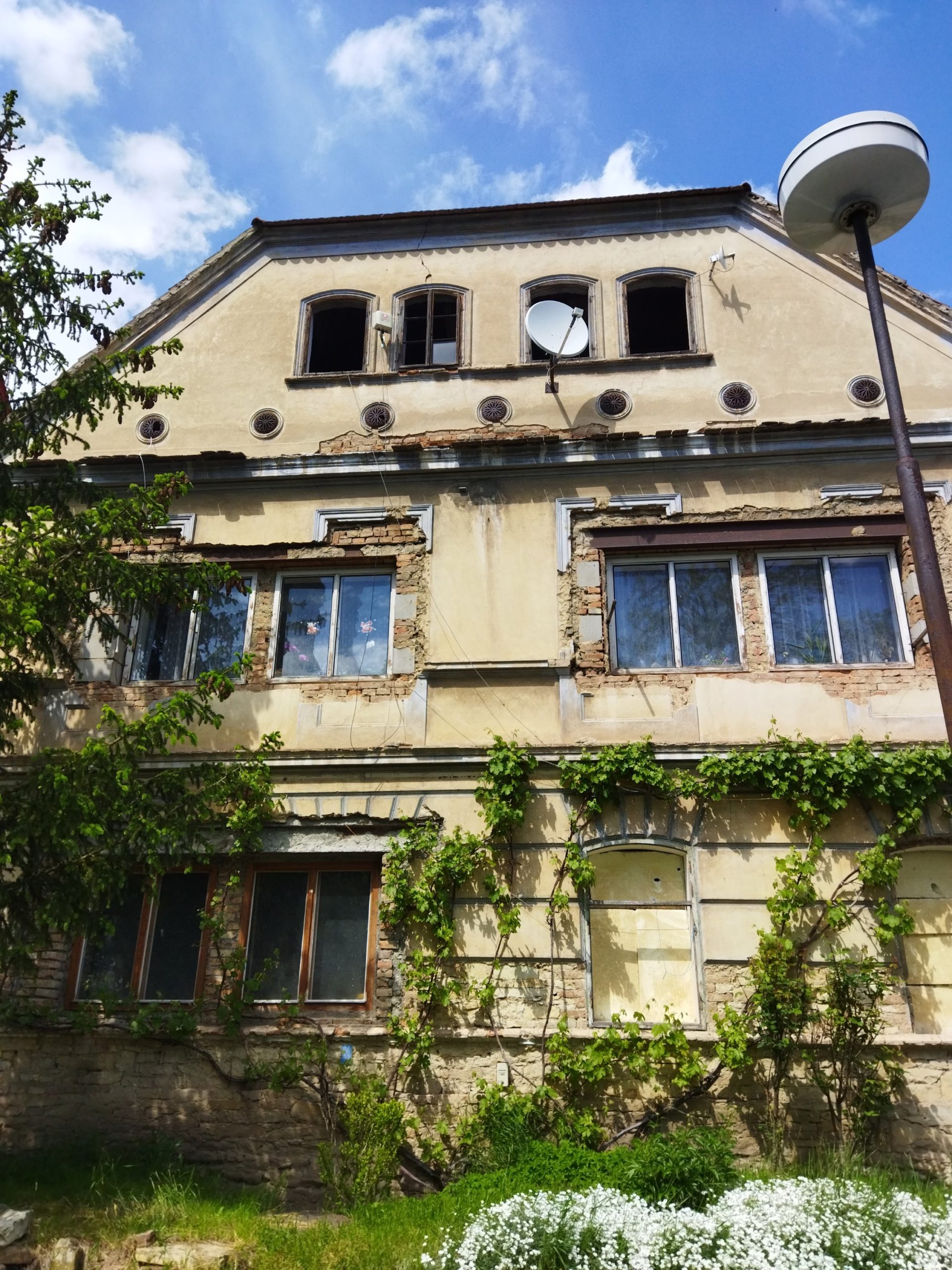 Realitní paskvil v Křešicích