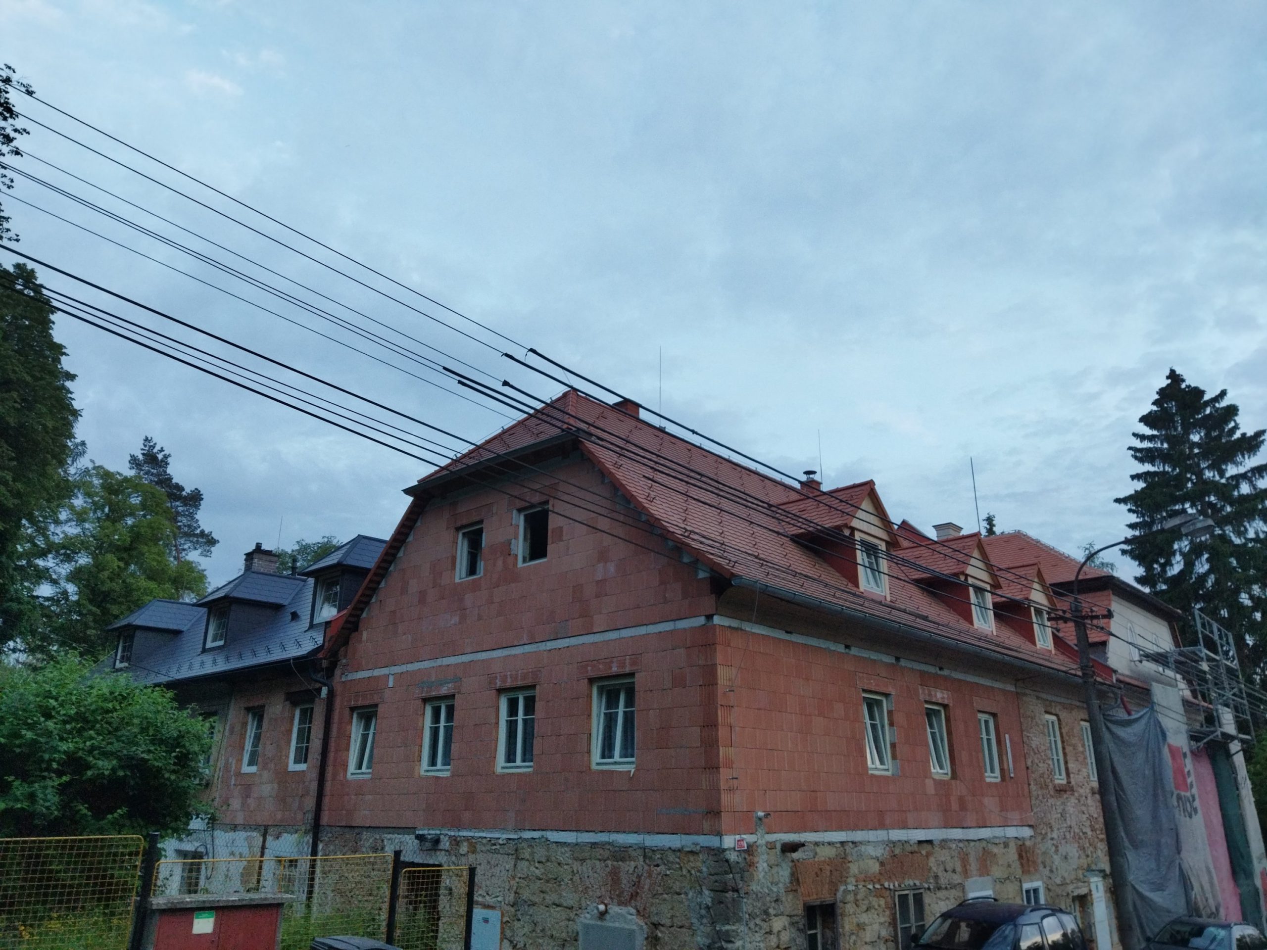 Barokní replika vyhořelého domů ve Sloupu