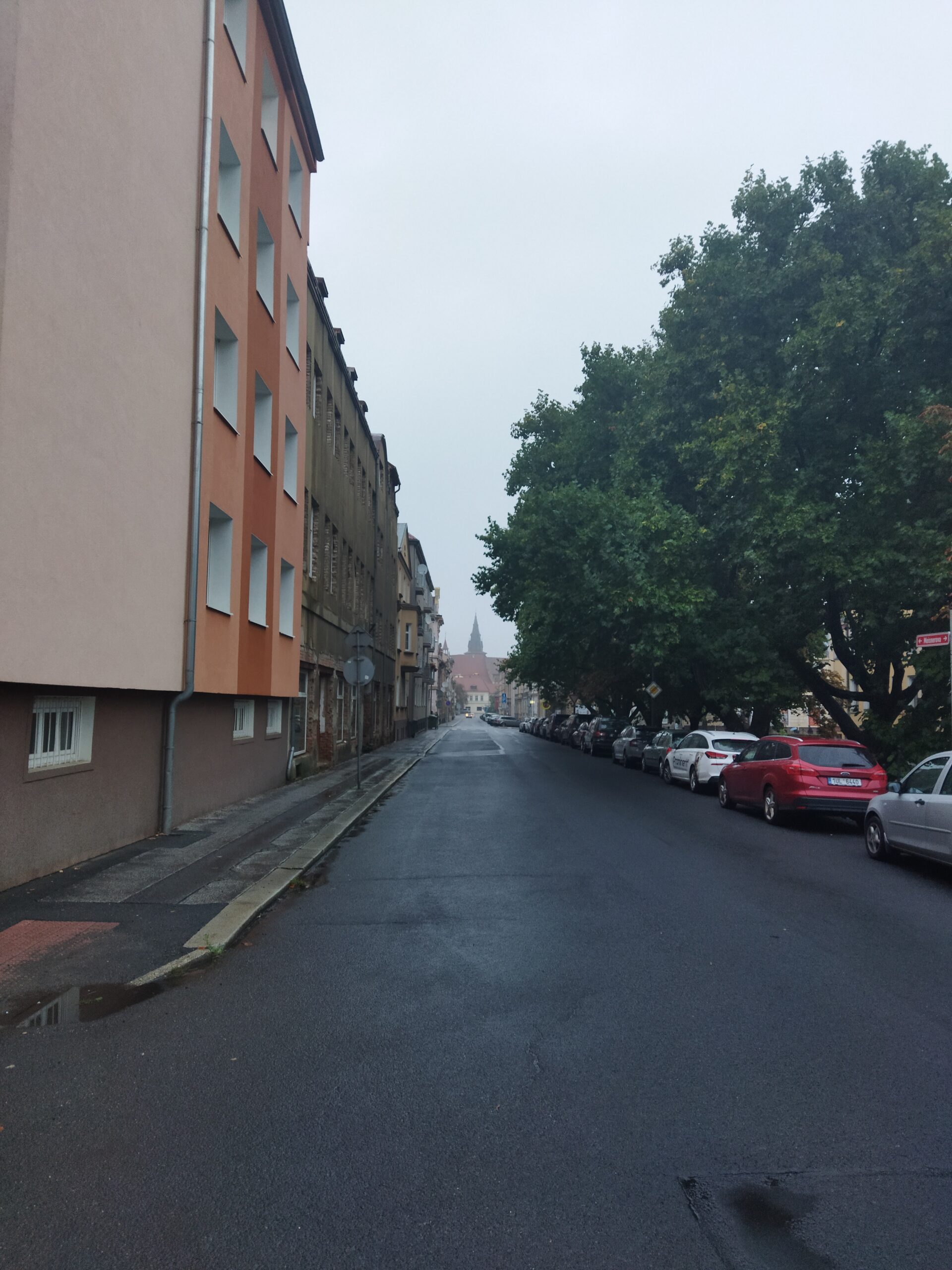 Kolem chomutovské nemocnice – studené září 2022