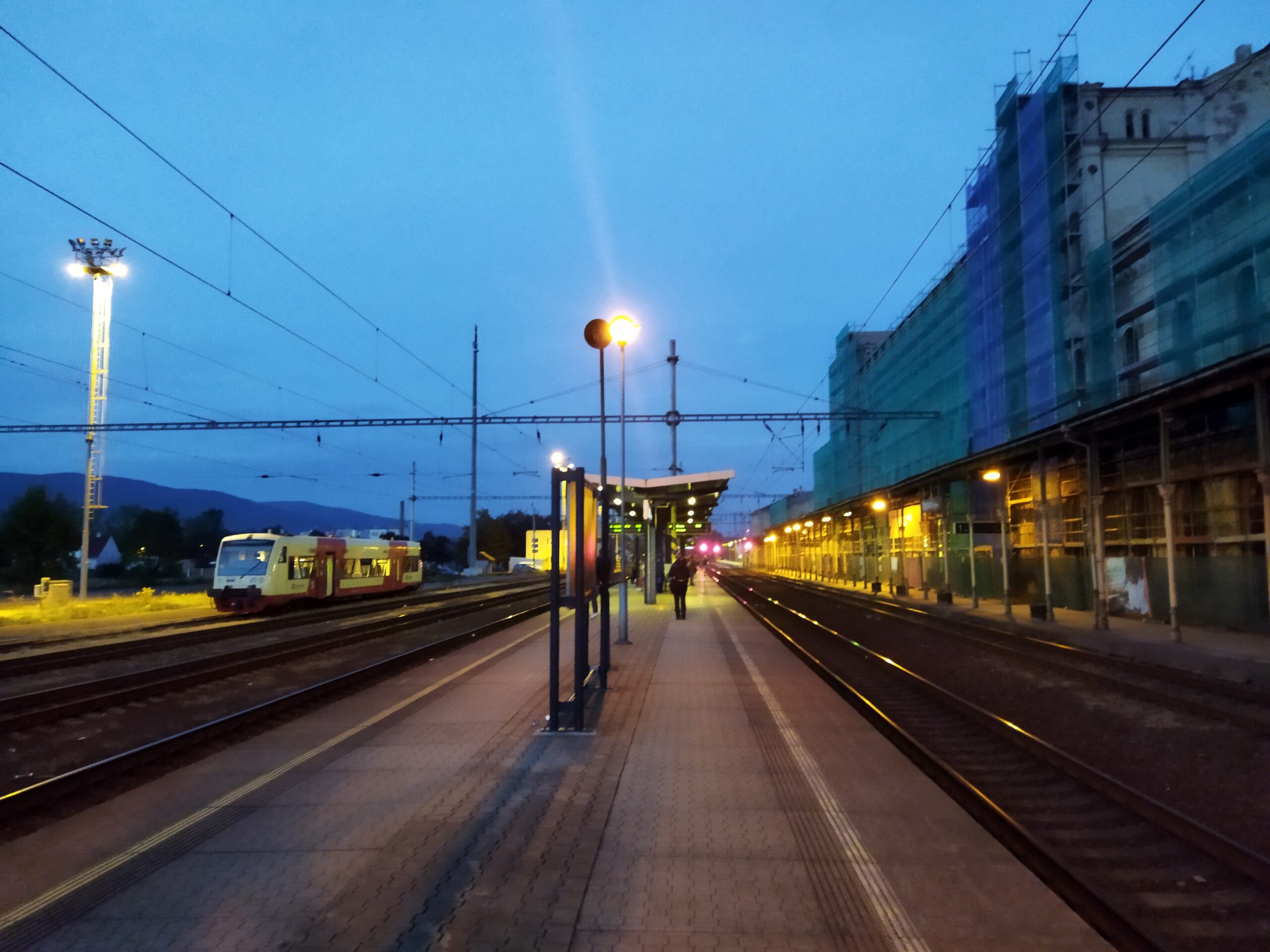 Teplické nádraží v podvečer